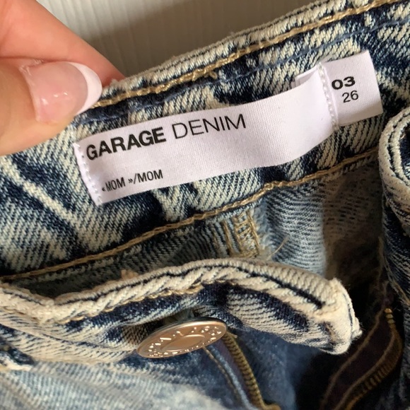 GARAGE MOM JEANS NEVER WORN - Picture 2 of 4